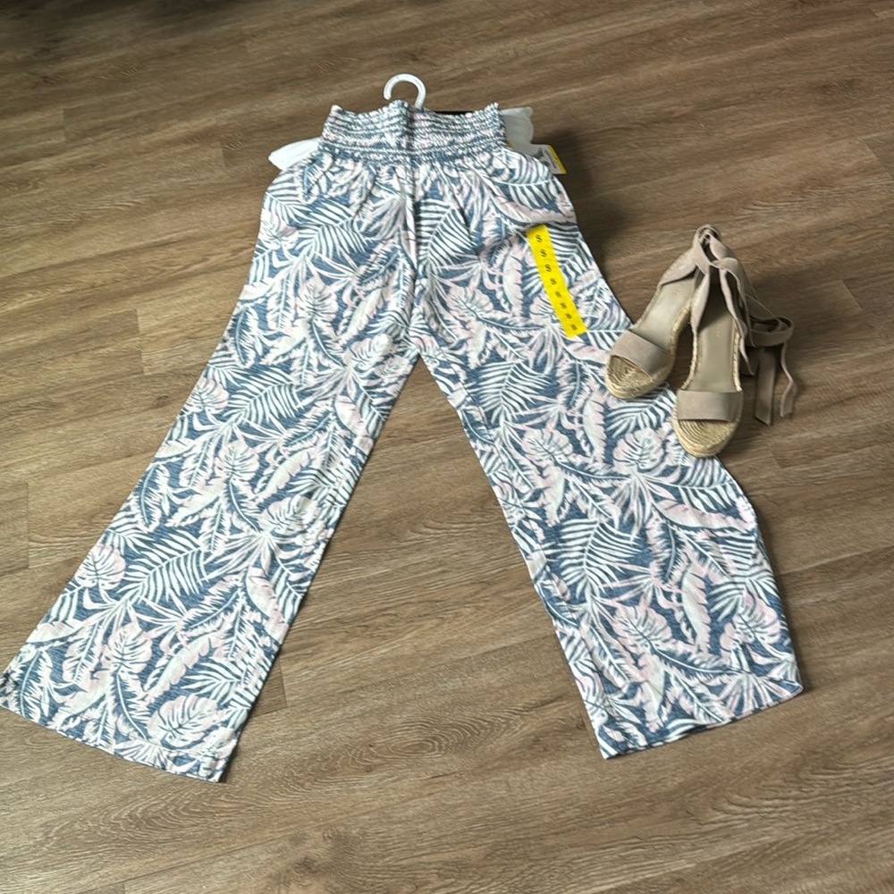 Wide leg pants